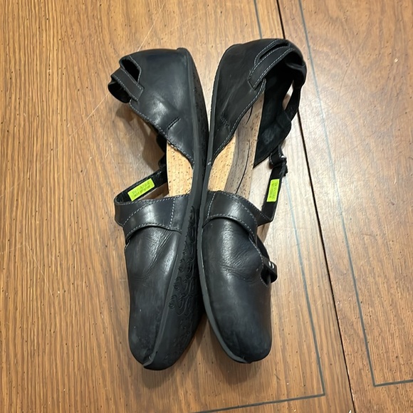 Ahnu Karma Flat Black Leather Maryjane Shoe Womens Size 11 - Picture 3 of 7
